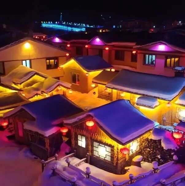 【冰雪梦幻A线7日舒适团】5S滑雪+徒步梦幻雪山+网红雪地摩托冲浪+马拉爬犁逛村+双次雪地温泉+雾凇奇观+雪地漂流