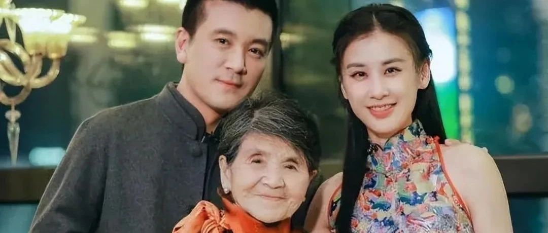 黄圣依与扬子结婚15年,仍逃不过婚变,网友拿她与奶茶妹作比较