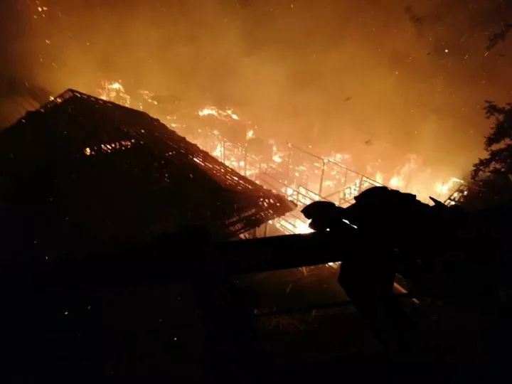 广西北壮第一寨突发大火 灾后现场一片废墟