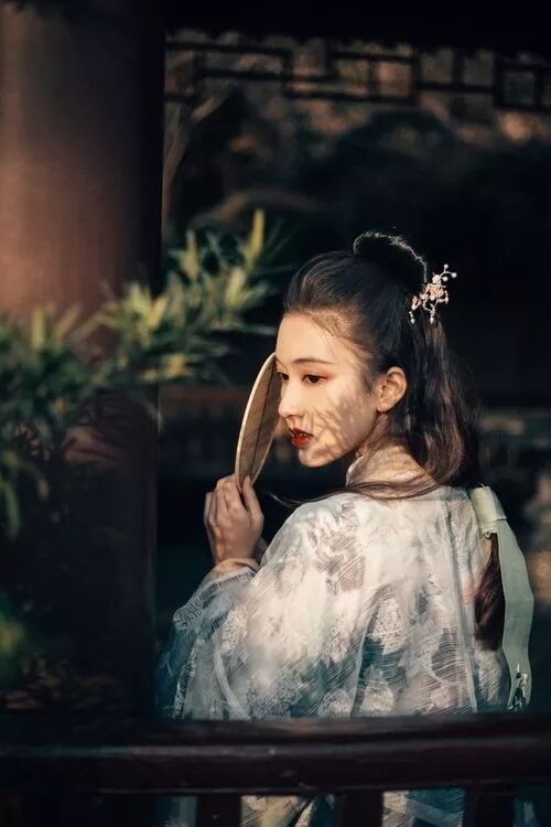 雅乐 |《山月照弹琴》品茶听琴，平静养心