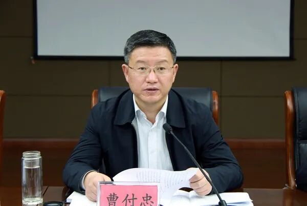 公开简历显示,曹付忠,男,汉族,安徽凤阳人,1970年10月出生,1991年7月