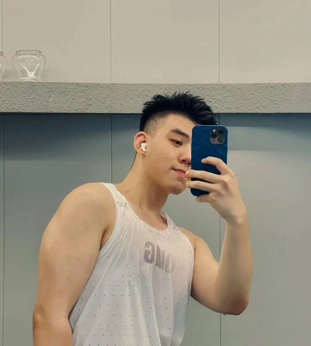 图片[2]-湖南肉壮型肌肉男，气质优零-小蓝短视频