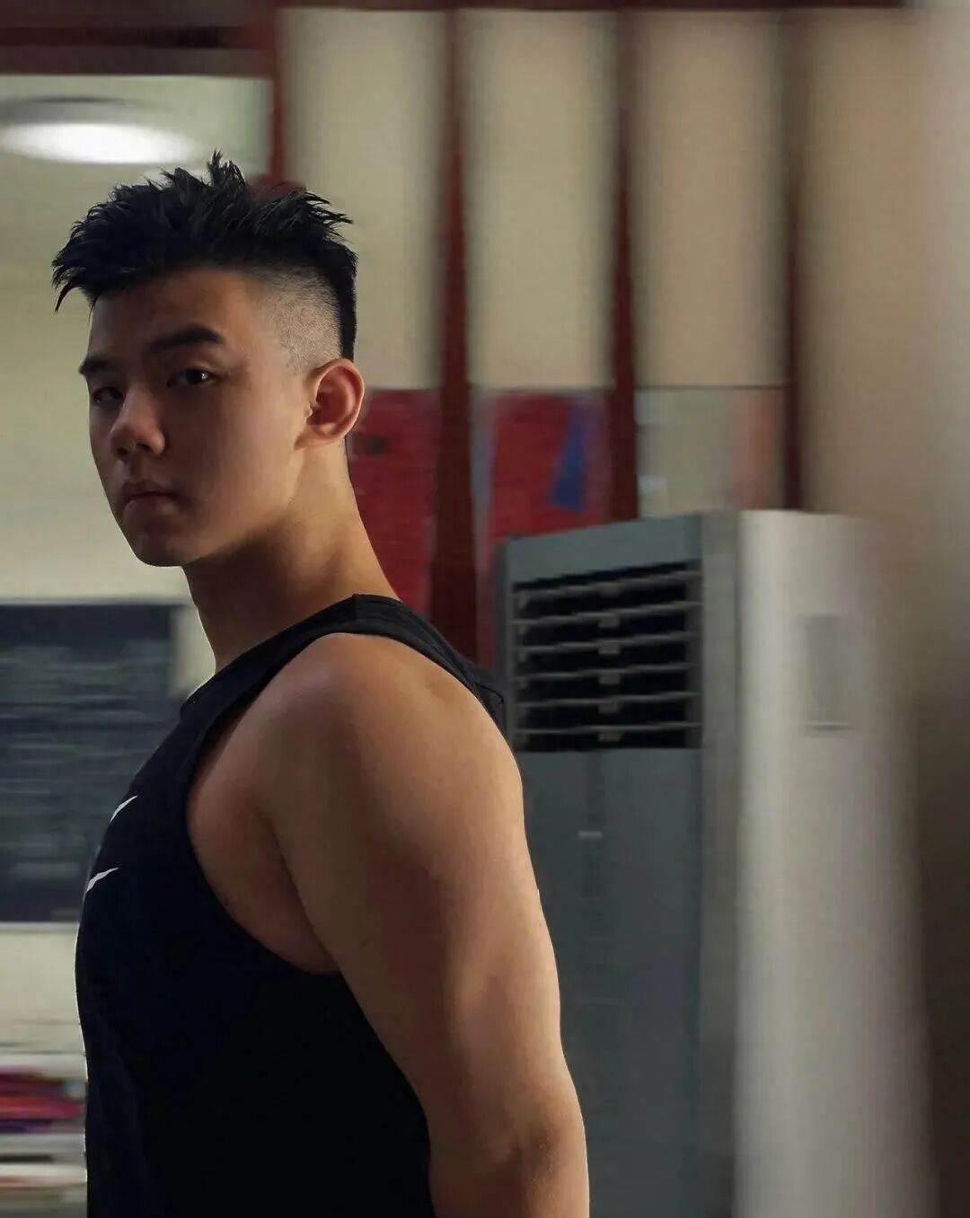 图片[1]-湖南肉壮型肌肉男，气质优零-小蓝短视频