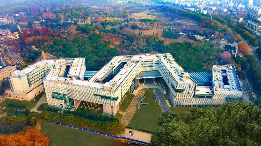 处官网清北 华五 中大 华科大9所高校的格局,不少网友称之为"新c9"