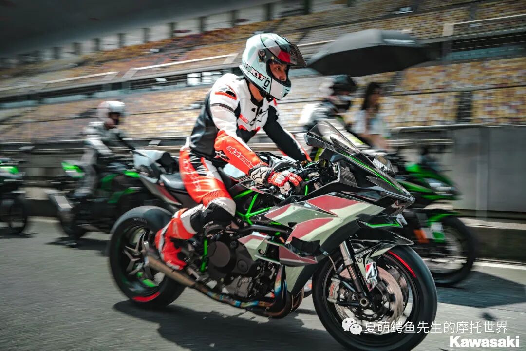 川崎h2r Vs Z H2 机械增压怎么玩才爽 夏萌鳄鱼先生的摩托世界 微信公众号文章 微小领