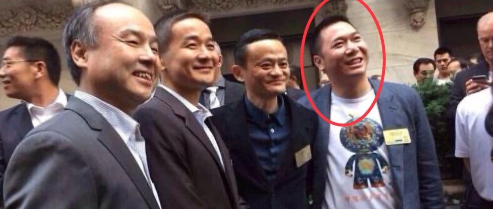 黄有龙的背景可怕在哪里？幕后不寒而栗！