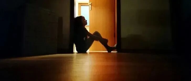 当学生被填“自杀问卷”，上海这场教育事故，让人看清了未成年轻生的真相