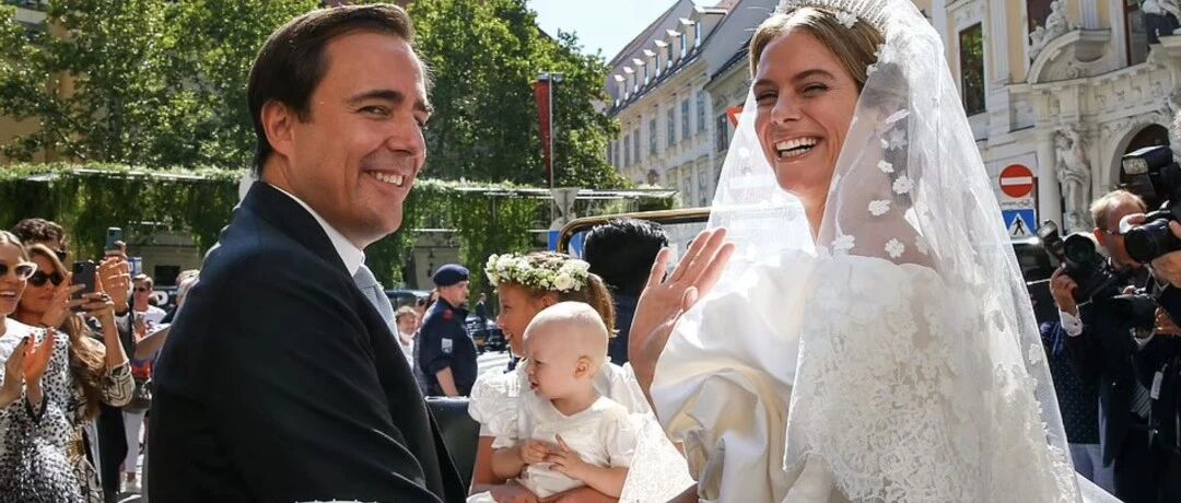 世界最富国公主出嫁！其他王室成员却在婚宴上battle起了礼服…