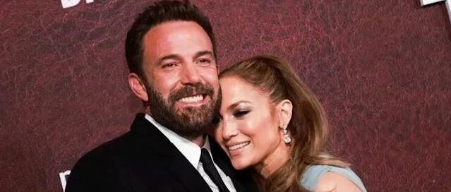 真爱难忘还是文艺复兴？大本&J.Lo洛杉矶新片红毯秀恩爱，网友：马特·达蒙呢？