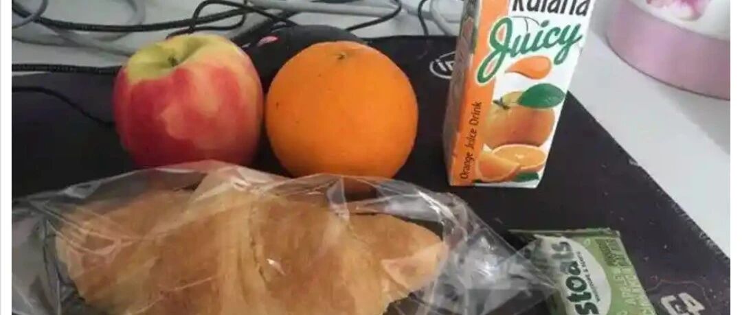 "英国大学送一份天价隔离餐花7天"，在英隔离的学生有多惨？