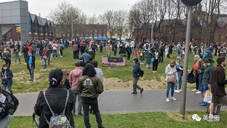 英国首相打脸：年轻人别打牛津！850万人接种新疫苗，死亡风险有多高？（组图） - 13