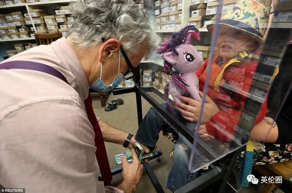 英媒：北京进入一级工作状态！歪果网友：你看看中国...今天英国大规模解封长这样（组图） - 54