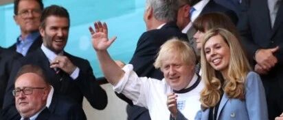 英格兰胜了，小贝笑裂！今年穿白色球衣和bra成制胜法宝？