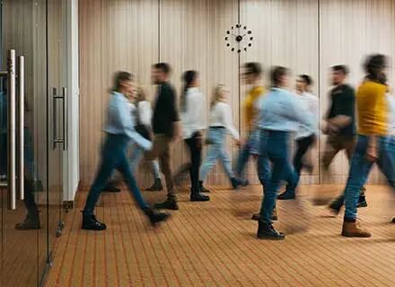 rpнˮ100Ӣ˾DÿL4칤