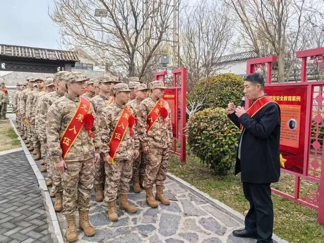 济宁微山：国家安全宣传进军营 新兵欢送启征程