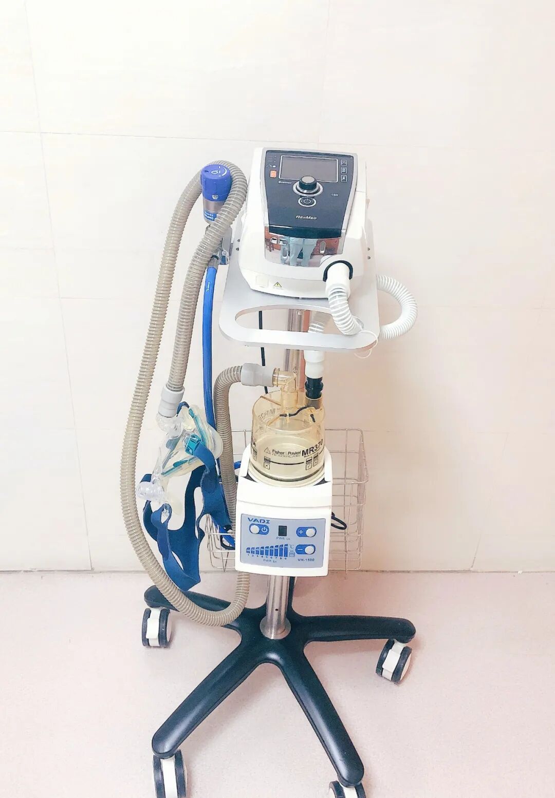 为什么会需要到呼吸机为什么要使用无创呼吸机？使用时痛苦吗？_https://www.jmylbn.com_新闻资讯_第2张