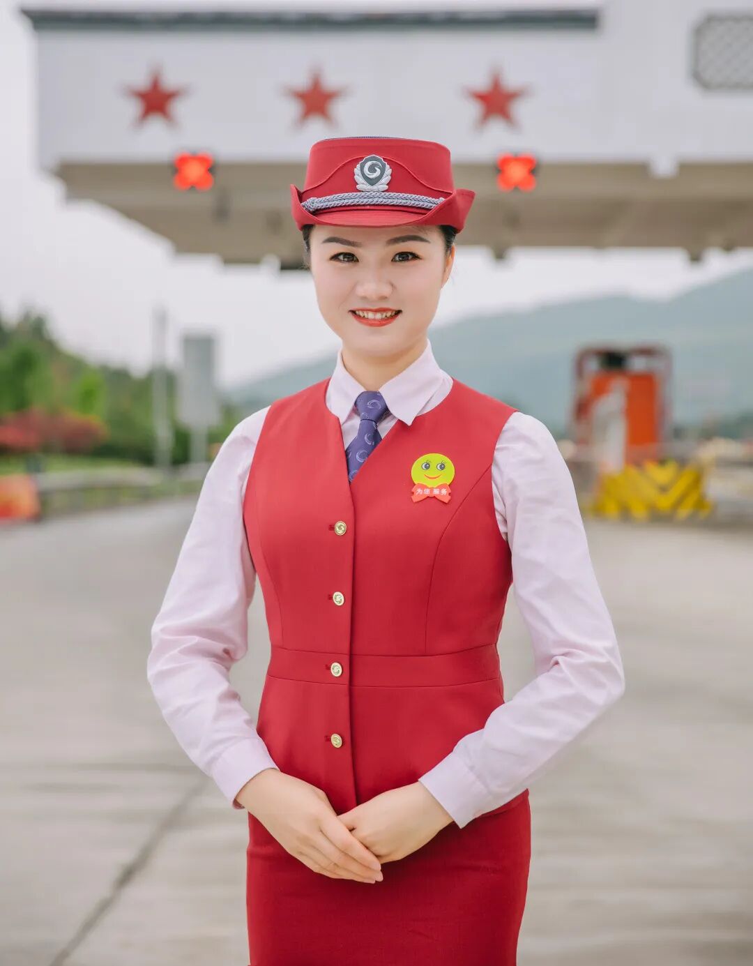 最美中国路姐欧雪芳17年她把美绽放在高速公路收费一线