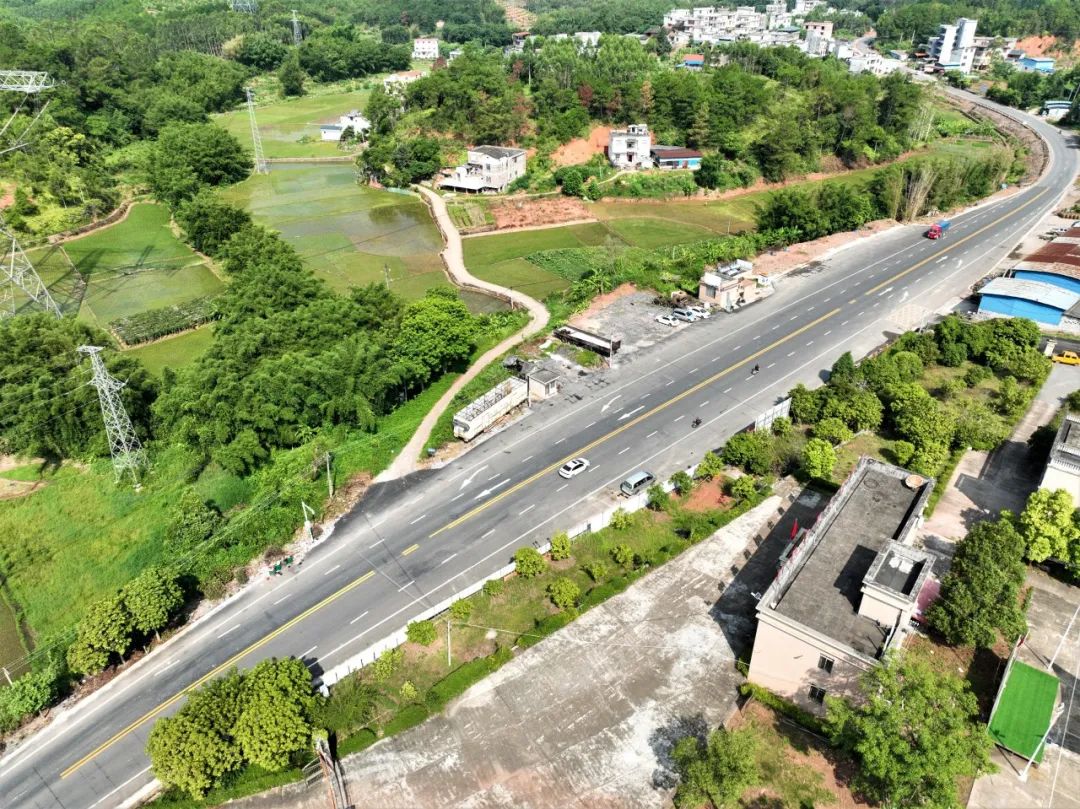 近幾年來,藤縣普通國省幹線公路不斷建設完善,與農村公路,城區道路及