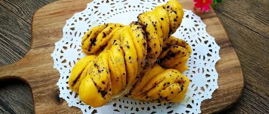 两碗面粉一块南瓜简单一做，比面包还香甜暄软，全家老少都爱吃