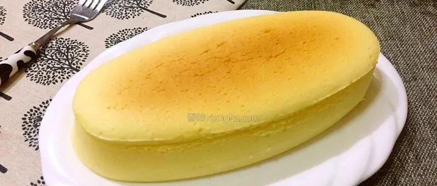 这个蛋糕好吃到哭，每一口都像云朵般柔软，入口即化口感轻盈