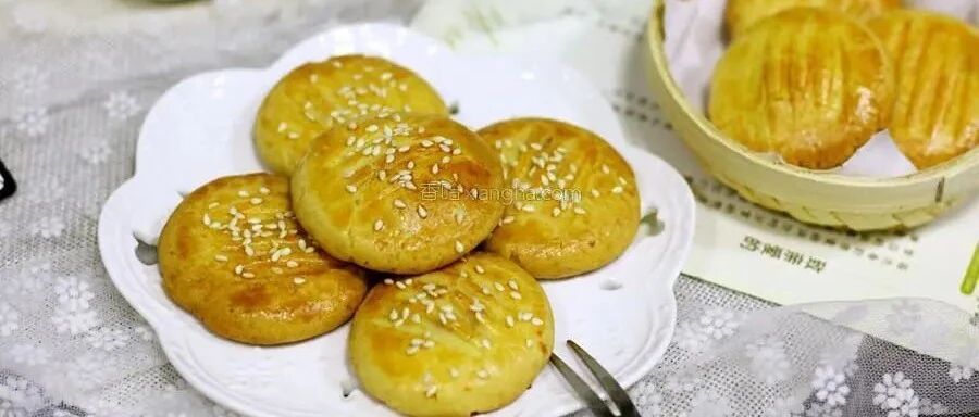 自己在家做肉松饼干，咸香焦脆味美，健康卫生零添加，新手也能做