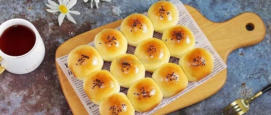 自制奶香小面包，暄软蓬松，一口一个好吃的停不下来