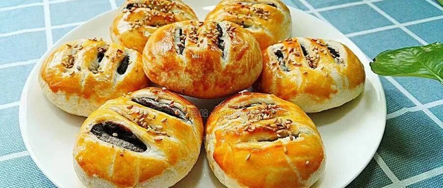 豆沙馅馅老婆饼，外皮酥层如蝉翼、馅料香甜不腻！吃过的人都说好