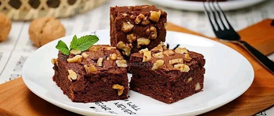 好吃不腻的布朗尼蛋糕，做法原来这么简单，拌一拌就能烤太香了