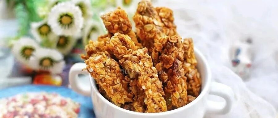 无油无糖自制燕麦坚果能量棒，饱腹感极强，代餐零食都合适