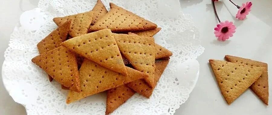 减脂期多吃黑全麦，做成零食营养抗饿还解馋，酥脆不干硬特省事