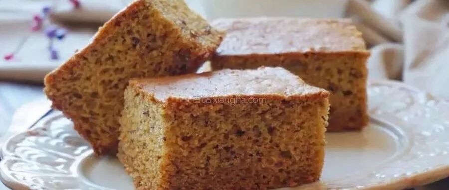 红枣糕的详细做法，1把红枣3个鸡蛋，可蒸可烤松软香甜不回缩