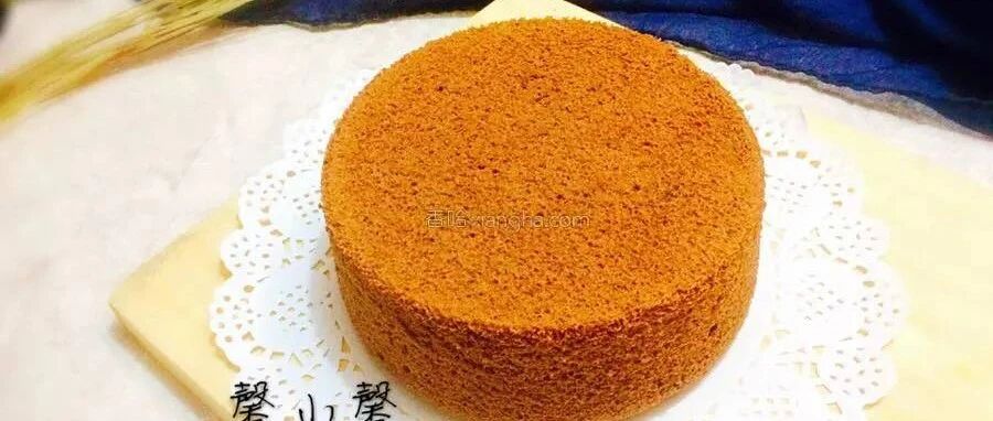 8寸可可戚风蛋糕，做好了够一家人吃，蓬松暄软捏也不变形