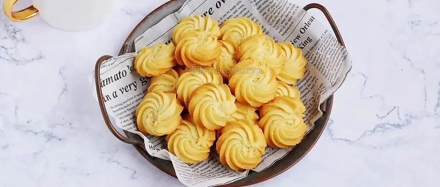 没有负担的小点心，香味浓郁甜儿不腻，入口松散即化！