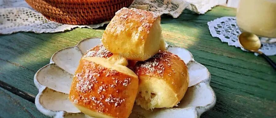 我家早餐很爱吃这面包，自己做实在太好吃了，又香又软还吃得放心
