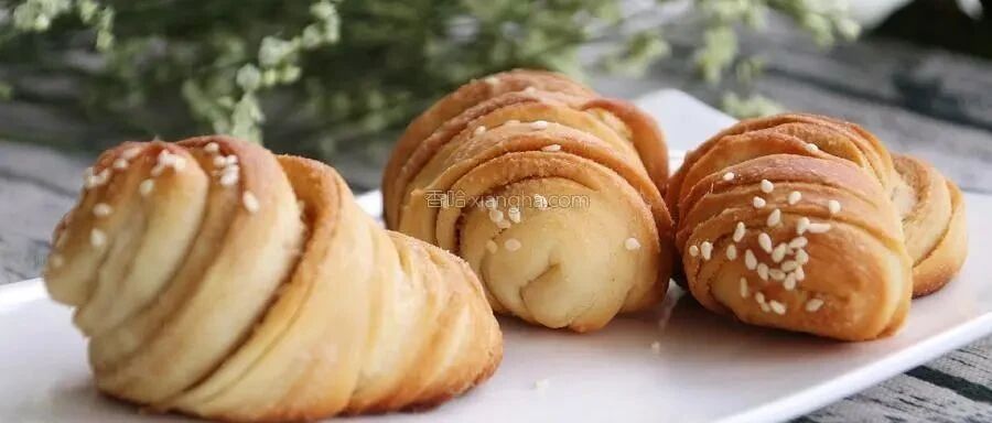 这个面包低油低糖，外表虽丑但却越嚼越香，早餐吃两个超满足