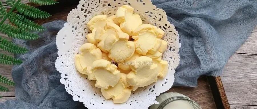 天冷孩子就馋这零食，酥脆香甜又开胃，十块钱做一大盘