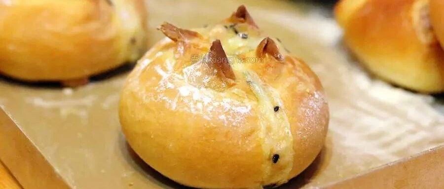 简单的芝士熔岩面包，浓浓的汉堡包感觉!看起来就好吃