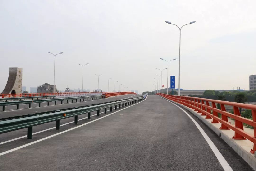 江阴人民期盼已久的镇澄路于门桥昨天试通车