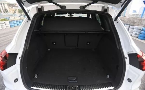 保时捷卡宴这细节让你知道它就是插电混合动力