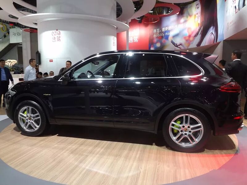 保时捷卡宴这细节让你知道它就是插电混合动力