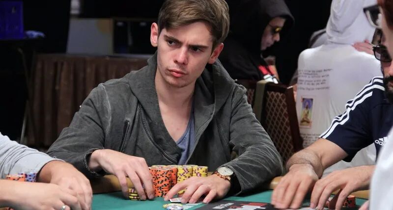 打一手牌究竟需要想多少事？不要只关注手里那两张牌了