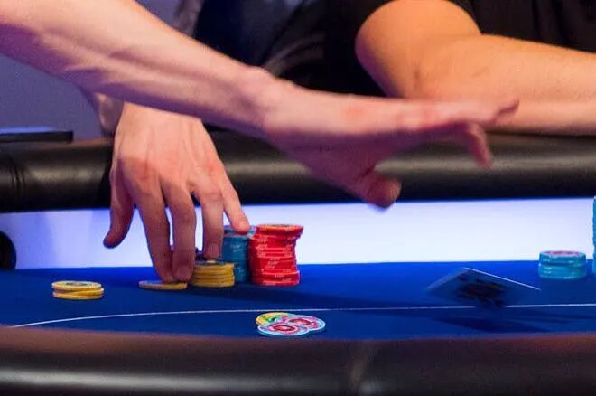 打一手牌究竟需要想多少事？不要只关注手里那两张牌了