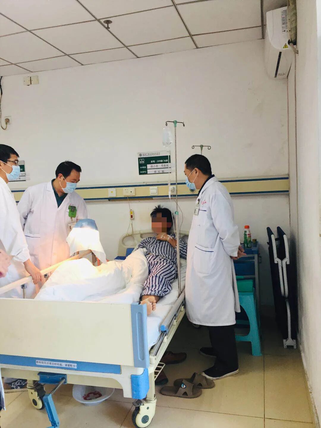 手指被工地机器压断 医生连夜奋战11个小时成功接回