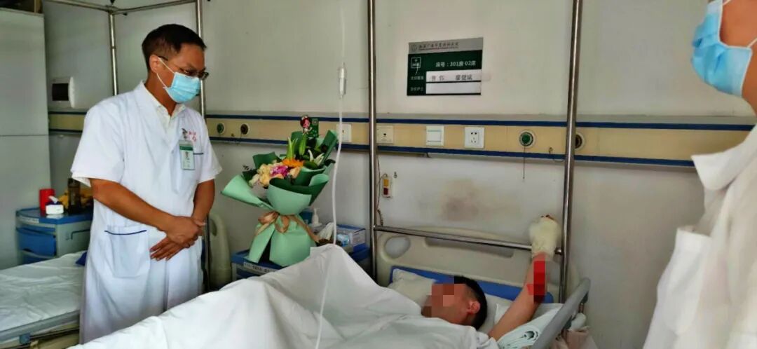 我院院领导一行探望格力受伤员工 送去慰问和关怀