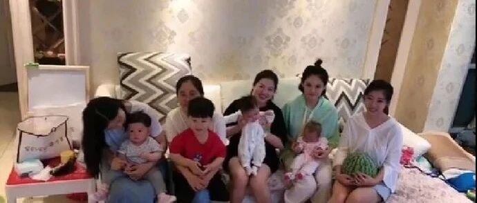 亲亲，您是什么肤色的哦？