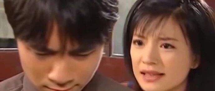 人类第一次在野外拍到了犀牛开屏的照片