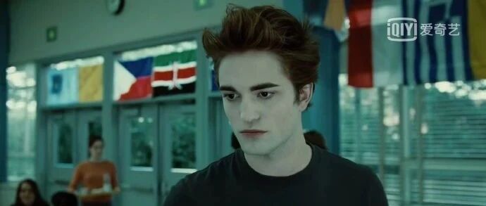 有个朋友过生日，我想送一块琥珀给他