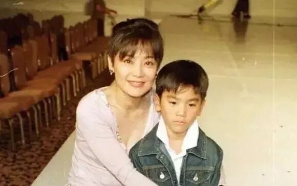 李宗盛的梦中情人，37岁未婚生子，62岁与小鲜肉演床戏，如今的她风华绝代（组图） - 25