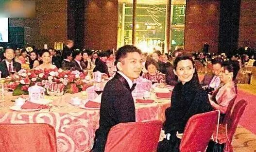 国外秘密结婚！前任的5亿豪宅都不要了？（组图） - 13