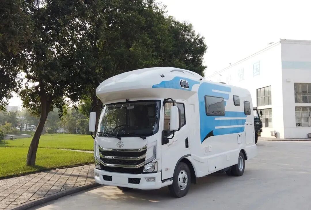 98w 三明治玻璃钢一体成型 新飞h300旗舰版c型房车
